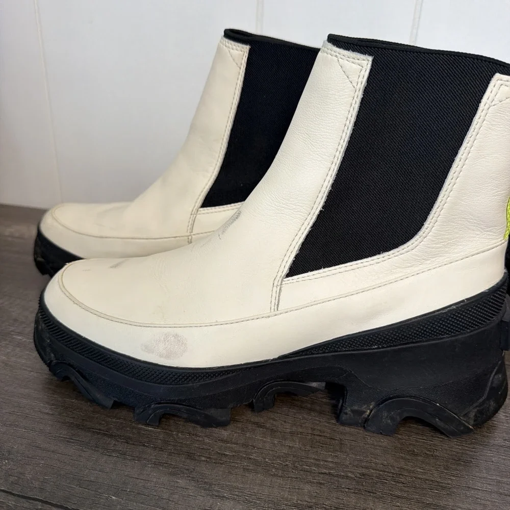Women's Sorel Size 9 Brex Chelsea Boot Chunky Sole Waterproof White